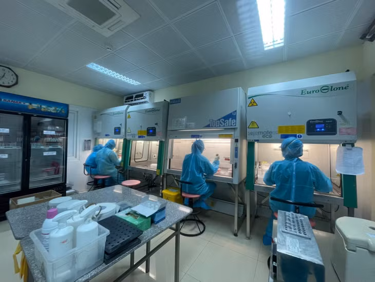 Xét nghiệm PCR khẳng định Covid-19 tại Bệnh viện Việt Nam-Thụy Điển Uông B