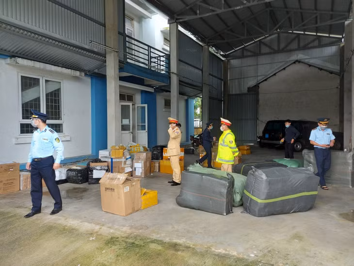 Toàn bộ số hàng hóa được đưa về Đội QLTT số 1 để xác minh, xử lý.