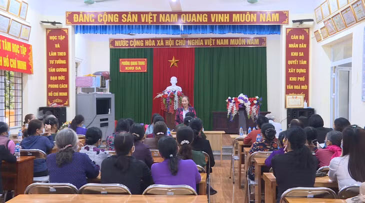 CLB tuyên truyền Luật Giao thông tập huấn cho hội viên.