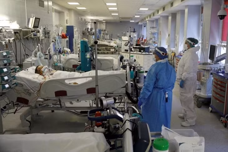 Phòng điều trị tích cực (ICU) dành cho bệnh nhân ở Bệnh viện Bộ Nội vụ tại Warsaw, Ba Lan. Ảnh: Reuters