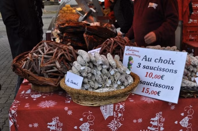 Theo anh Trần Hồng Phúc, năm nay hầu hết mọi người sẽ đổ xô đến Strasbourg, "thủ đô chợ Noel" ở Pháp. Một phần vì sự nổi tiếng của nó, phần còn lại do các chợ khác tại nhiều quốc gia châu Âu đang phải đóng cửa vì tình hình dịch bệnh. Ảnh: Milolaland