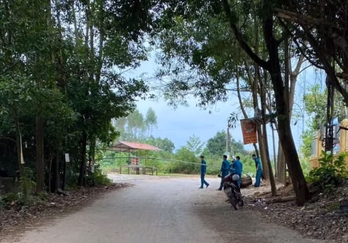 Chốt liên thôn ở Yên Thế, Bắc Giang được thiết lập kiểm soát việc đi lại của người dân trong vùng phong tỏa. Ảnh: Cổng thông tin huyện Yên Thế