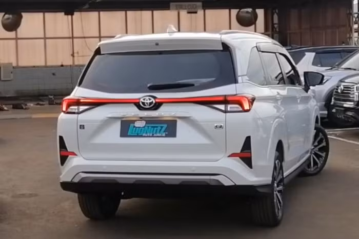 Cận cảnh thiết kế đuôi xe của Toyota Veloz 2022