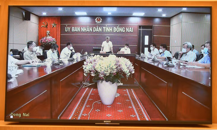 Phát biểu tại đầu cầu trực tuyến, lãnh đạo tỉnh Đồng Nai cho rằng, dịch COVID-19 ảnh hưởng nhiều đến tiến độ giải phóng mặt bằng. Ảnh: VGP/Đức Tuân