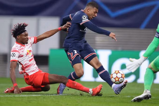 Leipzig bất ngờ gây ra nhiều khó khăn cho PSG. Ảnh: UEFA