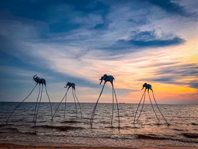 Điểm chụp ảnh kỳ ảo ở khu du lịch bên bãi biển. Ảnh: Sunset Sanato Resort & Villa.