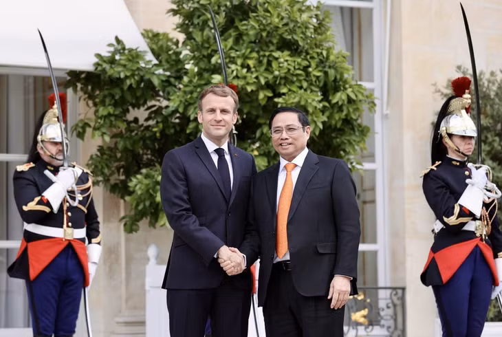Thủ tướng Phạm Minh Chính và Tổng thống Macron nhất trí ra Tuyên bố chung nhằm làm sâu sắc hơn mối quan hệ Đối tác Chiến lược giữa hai nước. Thủ tướng Phạm Minh Chính và Tổng thống Macron nhất trí ra Tuyên bố chung nhằm làm sâu sắc hơn mối quan hệ Đối tác Chiến lược giữa hai nước.