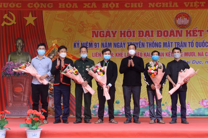 5 “Tổ Liên gia tự quản” phòng chống dịch của 5 thôn ra mắt trong ngày hội đại đoàn kết.
