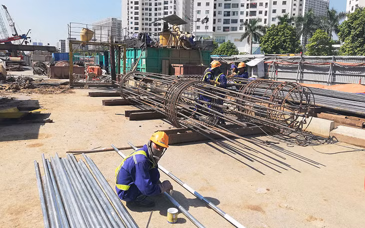 Giá nhiều loại vật tư đầu vào tăng cao tác động tiêu cực đến nhiều công trình, dự án xây dựng, bất động sản. Ảnh: QUANG HƯNG