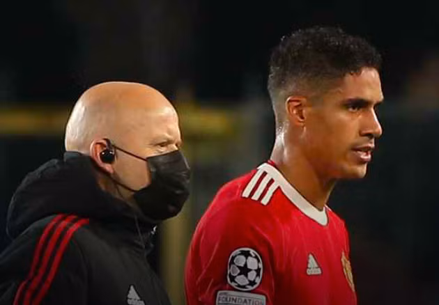 Varane dính chấn thương.