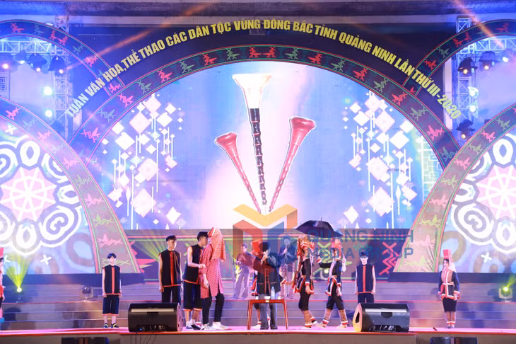 Khai mạc Tuần Văn hóa, thể thao các dân tộc vùng Đông Bắc tỉnh Quảng Ninh lần thứ III (10-2020). Ảnh: Phạm Học