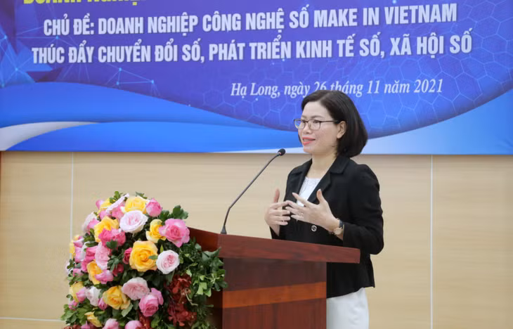 Đại diện Cục Tin học hóa, Bộ TT&amp;TT trình bày tham luận tại hội thảo.