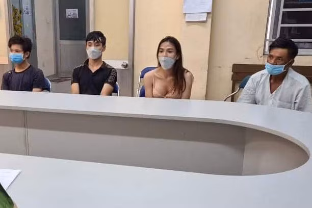 Nhóm đối tượng bị bắt giữ tại cơ quan công an