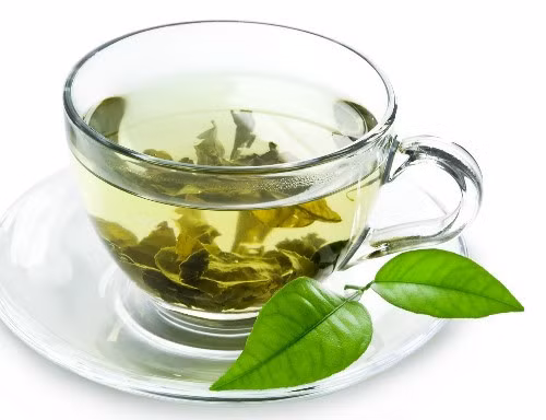 Trà xanh giúp giảm viêm nhiễm và bảo vệ các tế bào khỏi bị hư hại.