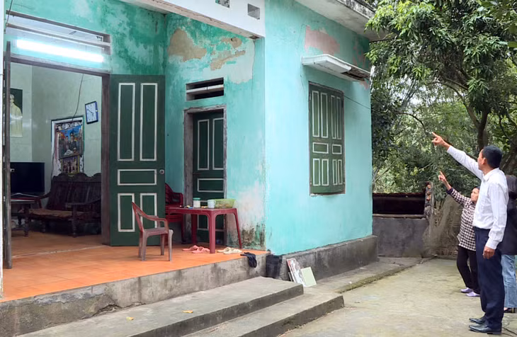 Ngôi nhà của hộ bà Đỗ Thị Hiền (thôn Đài Chuối, xã Vạn Yên, huyện Vân Đồn) đã xuống cấp nhưng không thể sửa chữa vì nằm trong vùng quy hoạch.