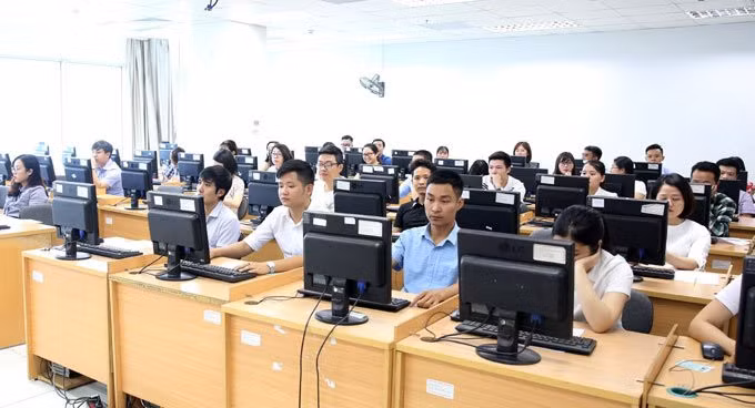 Mức thu phí tuyển dụng công chức từ 300.000 -500.000 đồng/thí sinh/lần. Ảnh minh họa