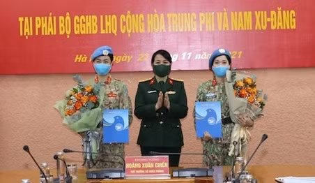 Chủ tịch nước cử 2 nữ sĩ quan lên đường làm nhiệm vụ gìn giữ hòa bình Liên Hợp Quốc.