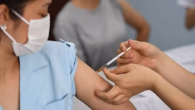 Thêm bằng chứng cho thấy vaccine phòng COVID-19 an toàn cho bệnh nhân ung thư.