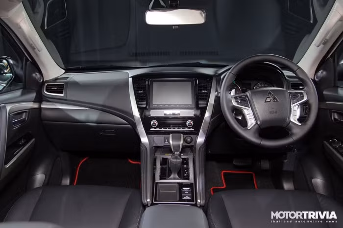 Nội thất của Mitsubishi Pajero Sport Ralliart 2022 không có nhiều thay đổi