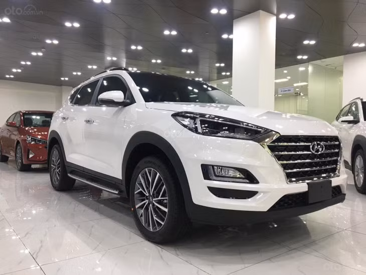 Hyundai Tucson giảm 43,86- 52,08 triệu đồng.
