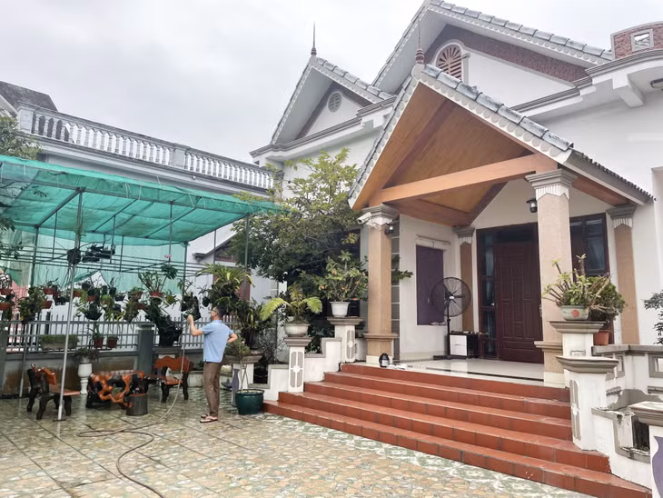 Gia đình anh Đặng Văn Chính, thôn 2, xã Cẩm Hải được công nhận hộ nông thôn mới kiểu mẫu.