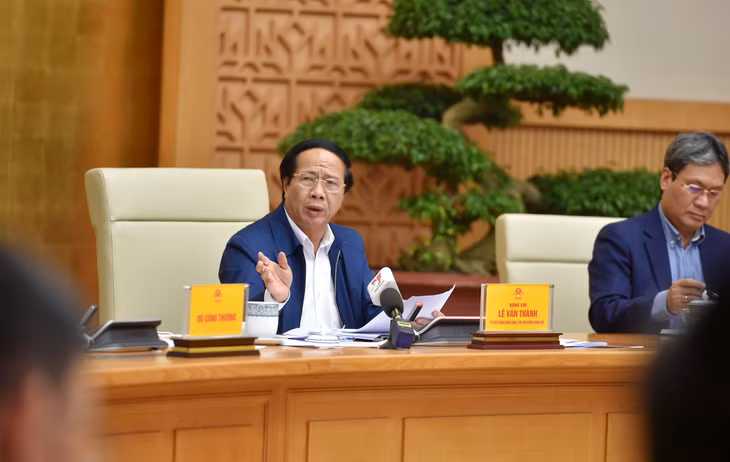 Phó Thủ tướng Lê Văn Thành khẳng định, Việt Nam quyết tâm chuyển đổi dần, từng bước sang các nguồn năng lượng sạch, năng lượng tái tạo - Ảnh VGP/Đức Tuân