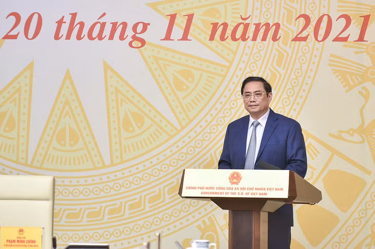 Phát biểu tại buổi lễ, Thủ tướng Phạm Minh Chính bày tỏ mong muốn các đồng chí được nghỉ chế độ luôn dõi theo, đồng hành, chia sẻ, tham gia về những kinh nghiệm hay, đóng góp những ý kiến quý báu để các thành viên Chính phủ không ngừng hoàn thiện, quyết tâm, nỗ lực hơn nữa xây dựng đất nước ta ngày càng đàng hoàng, to đẹp hơn. Ảnh: VGP/Nhật Bắc