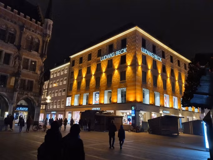 Không khí Noel buồn tẻ ở Munich. Ảnh: KM Duongnguyen