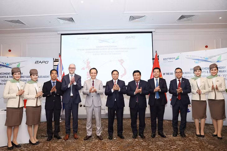 Thủ tướng Phạm Minh Chính dự Lễ ra mắt đường bay thẳng Việt Nam-Anh và Lễ ký công bố Tổng đại lý của hãng Bamboo Airways. Thủ tướng Phạm Minh Chính dự Lễ ra mắt đường bay thẳng Việt Nam-Anh và Lễ ký công bố Tổng đại lý của hãng Bamboo Airways.