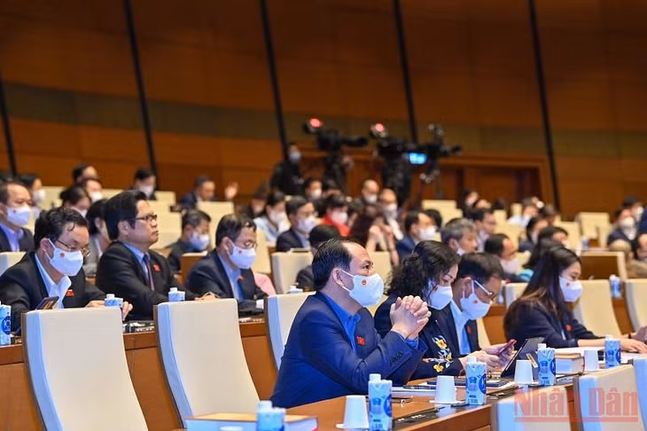 Quang cảnh phiên chất vấn và trả lời chất vấn sáng 11/11. (Ảnh: LINH NGUYÊN)