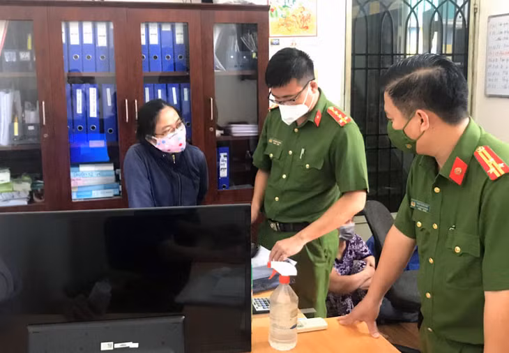 Khám xét bên trong Công ty TNHH thương mại dịch vụ Biên Khoa.