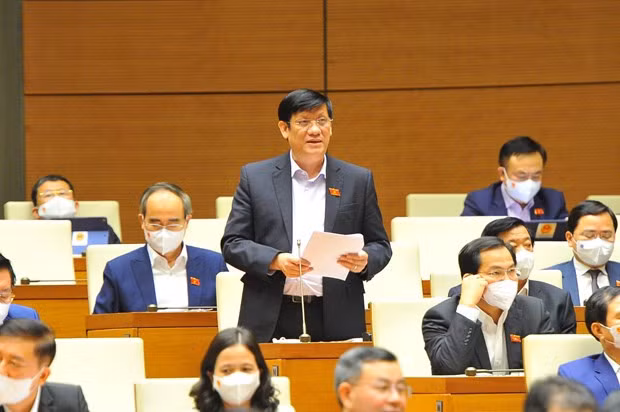 Bo truong Y te: Se tiem mui vaccine ngua COVID thu ba vao cuoi nam nay hinh anh 1
