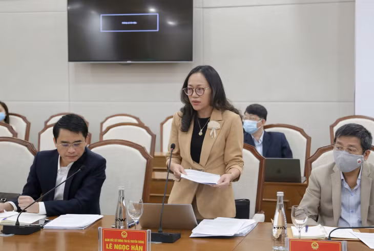 Lãnh đạo Sở Thông tin và Truyền thông tỉnh báo cáo nhanh và gửi tới đoàn công tác Bộ Thông tin và Truyền thông một số kiến nghị, đề xuất liên quan đến các nội dung làm việc.