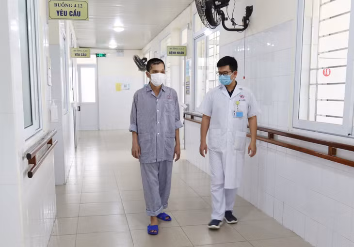 Trải qua 6 cuộc phẫu thuật điều trị chấn thương sọ não nặng nề, anh Nguyễn Lương N. đã phục hồi cả về nhận thức, ngôn ngữ và vận động.