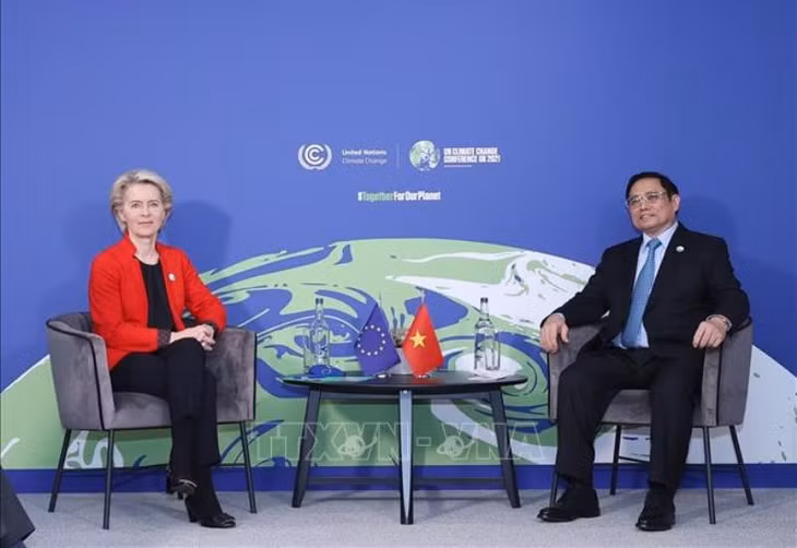 Thủ tướng Phạm Minh Chính gặp Chủ tịch Ủy ban Châu Âu Ursula von der Leyen. (Ảnh: Dương Giang/TTXVN)