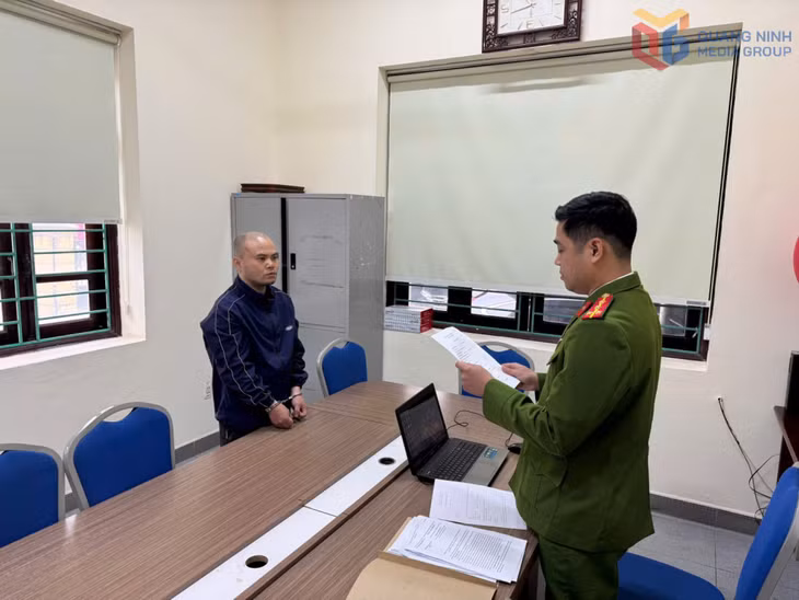 Đối tượng cướp tiệm vàng, tại Cơ quan Cảnh sát điều tra.