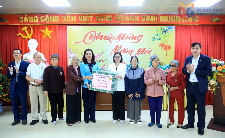 Đồng chí Nguyễn Thị Hạnh, Phó Chủ tịch UBND tỉnh đã đến thăm, động viên, chúc Tết và tặng quà tại Trung tâm Trợ giúp xã hội tỉnh trong ngày đầu tiên của năm mới Bính Ngọ 2026.