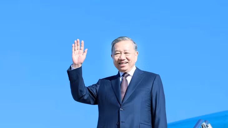 Tổng Bí thư Tô Lâm rời sân bay Andrews. (Ảnh: Thống Nhất/TTXVN)