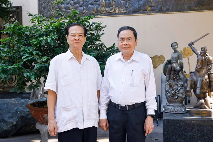 Chủ tịch Quốc hội Trần Thanh Mẫn tới thăm, chúc Tết nguyên Thủ tướng Chính phủ Nguyễn Tấn Dũng. Ảnh: Doãn Tấn/TTXVN