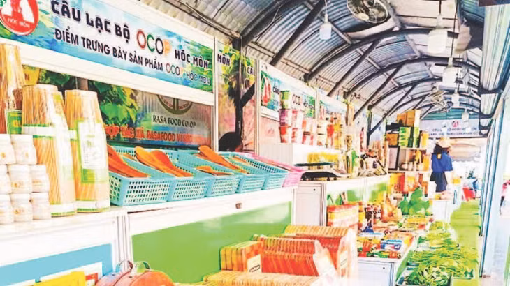 Xã Hóc Môn, Thành phố Hồ Chí Minh thành lập Câu lạc bộ OCOP và bố trí mặt bằng để giúp các chủ thể tham gia chương trình OCOP trưng bày, giới thiệu sản phẩm.