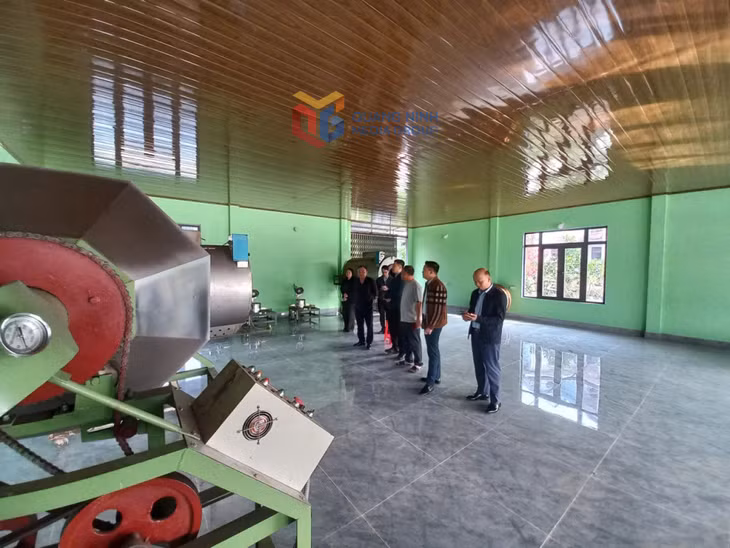 Đoàn kiểm tra công tác đảm bảo ATTP tại cơ sở chế biến chè, xã Đường Hoa