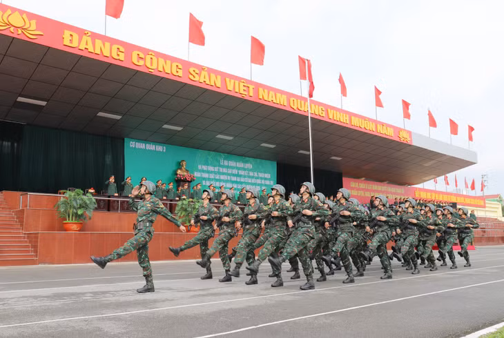 Các khối tham gia duyệt đội ngũ.
