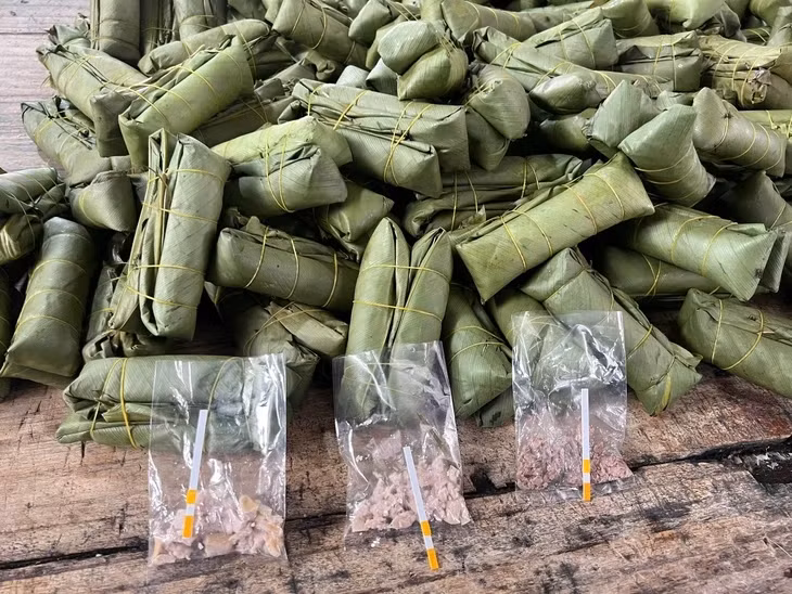 Kết quả test nhanh 12 mẫu thành phẩm và nguyên liệu cho thấy 6 mẫu nghi ngờ dương tính với hàn the