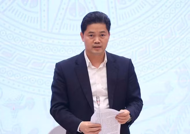 Thứ trưởng Thường trực Bộ Y tế Vũ Mạnh Hà cho biết sẽ tăng cường công tác kiểm tra liên quan tới an toàn thực phẩm. Ảnh: Phạm Đông