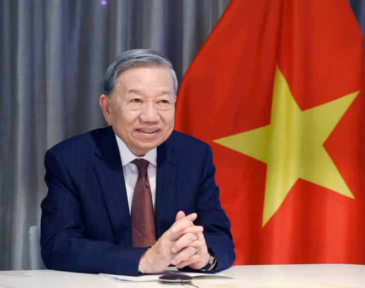 Tổng Bí thư Tô Lâm điện đàm với nguyên Thượng nghị sĩ Patrick Leahy. ̣(Ảnh: Thống Nhất/TTXVN)