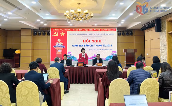 Đồng chí Nguyễn Thị Kim Nhàn, Phó trưởng Ban Tuyên giáo và Dân vận Tỉnh ủy phát biểu tại hội nghị giao ban báo chí tháng 2/2026.