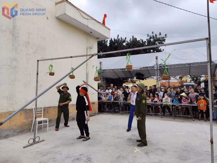 Các trò chơi dân gian được tổ chức tại lễ hội mang đậm bản sắc văn hóa truyền thống, tạo không khí vui tươi, sôi nổi, thu hút đông đảo người dân và du khách tham gia, cổ vũ.