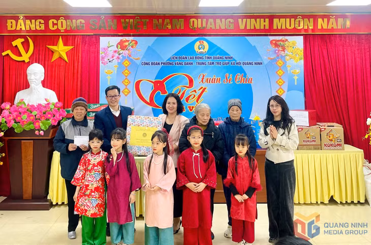 Các đơn vị trường học trên địa bàn phường đã dành tặng những phần quà ý nghĩa cho cán bộ, nhân viên và các đối tượng đang được chăm sóc tại Trung tâm.