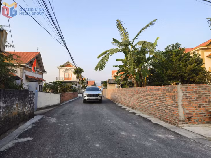 Tuyến đường khu Đồng Ý, phường An Sinh, sau khi được nâng cấp, mở rộng đã góp phần cải thiện diện mạo khu dân cư, tạo thuận lợi cho nhân dân đi lại, sinh hoạt.
