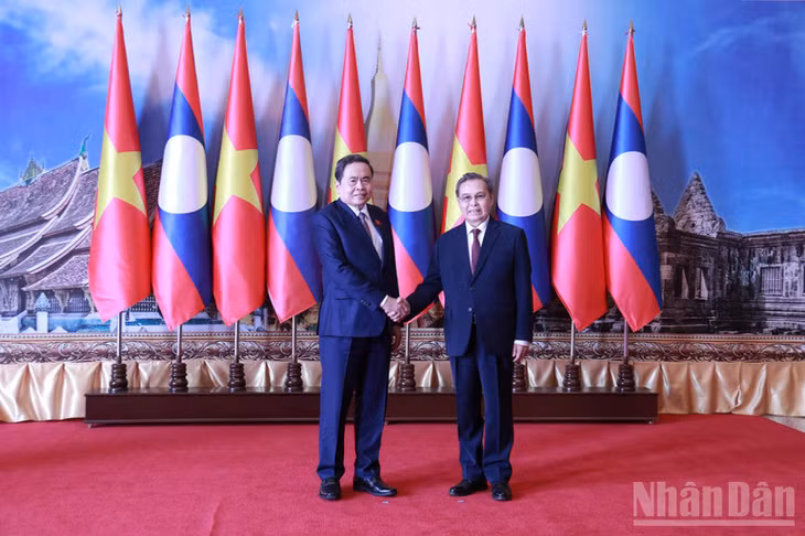 Chủ tịch Quốc hội Trần Thanh Mẫn hội kiến Chủ tịch Quốc hội Lào Saysomphone Phomvihane. (Ảnh: TRỊNH DŨNG - DUY TOÀN)